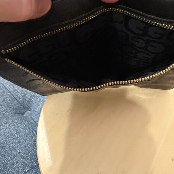 UGG Black Leather Toiletry Pouch with Branded Plaque - Picture 6 of 10